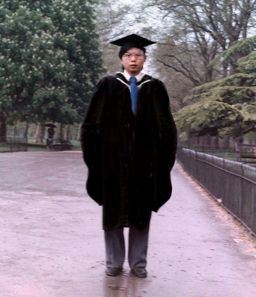 �s��̦b1983�~�����~�Ӥ� 
Editor's picture in 1983  